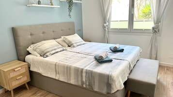 4 slaapkamers, een strijkplank/strijkijzer, gratis wifi, beddengoed