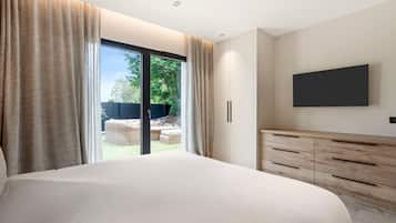 5 bedrooms, desk, iron/ironing board, free WiFi