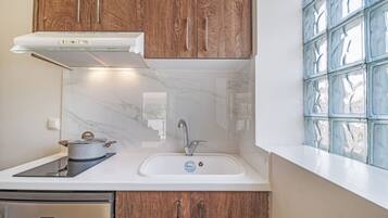 Fridge, stovetop, cookware/dishes/utensils