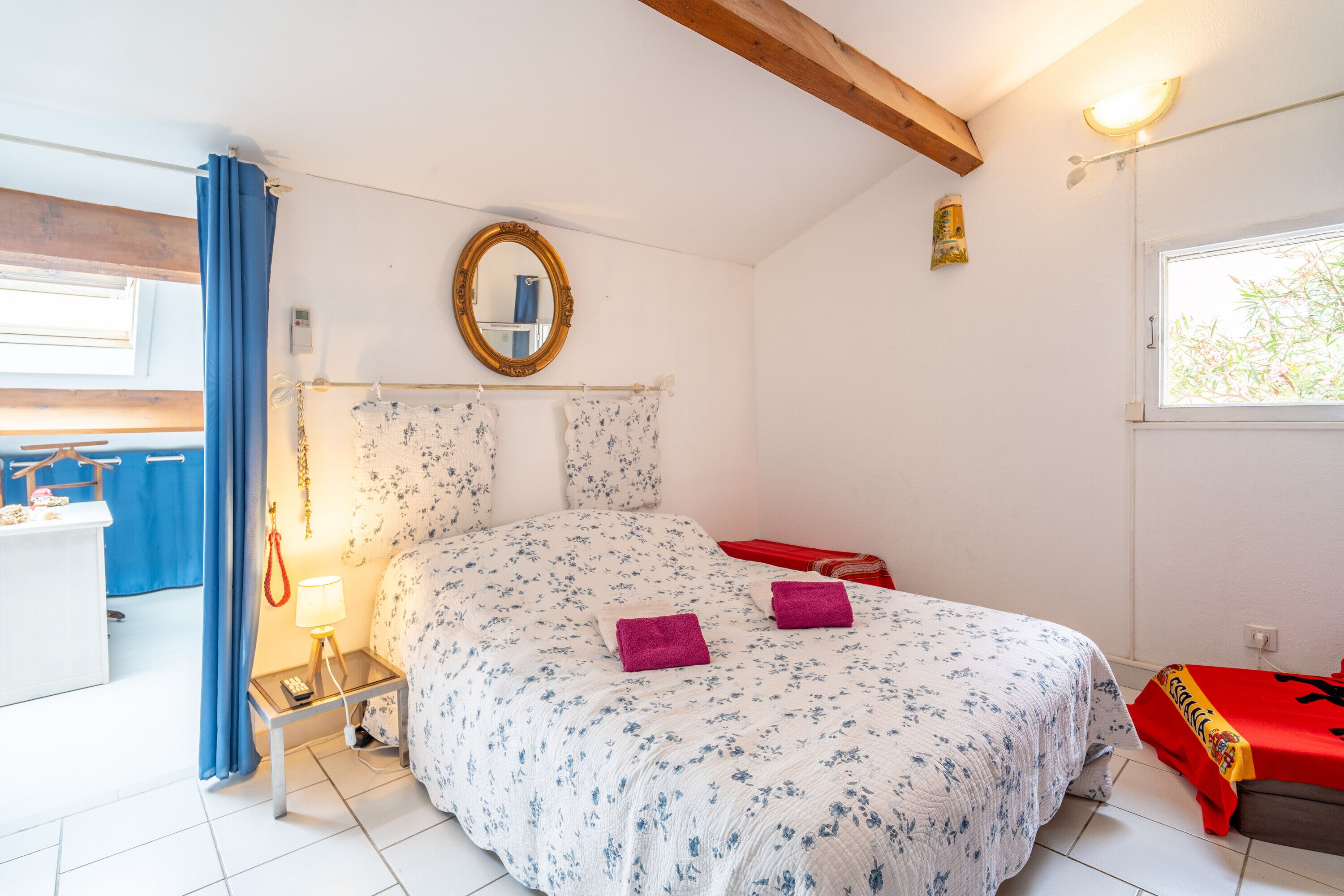 2 dormitorios, tabla de planchar con plancha, wifi gratis y ropa de cama