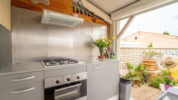 KĂŒhlschrank, Mikrowelle, Ofen, Herdplatte