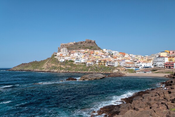 Una spiaggia nelle vicinanze