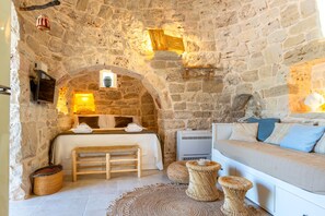 1 bedroom, iron/ironing board, free WiFi, bed sheets - Holiday Home 'Il Trullo Di Mariangela' with Private Garden, Wi-Fi and Air Conditioning (Ceglie Messapica)