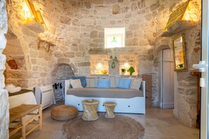 Interior - Holiday Home 'Il Trullo Di Mariangela' with Private Garden, Wi-Fi and Air Conditioning (Ceglie Messapica)