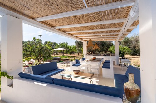 Holiday Home 'Il Trullo Di Mariangela' with Private Garden, Wi-Fi and Air Conditioning