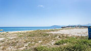 Una spiaggia nelle vicinanze