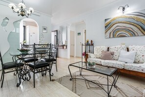 TV - Vacation Apartment 'Mar Y Sol' with Private Terrace and Wi-Fi (Castillo Caleta de Fuste)