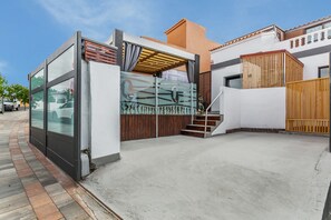 Property grounds - Vacation Apartment 'Mar Y Sol' with Private Terrace and Wi-Fi (Castillo Caleta de Fuste)