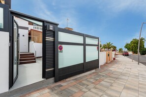 Exterior - Vacation Apartment 'Mar Y Sol' with Private Terrace and Wi-Fi (Castillo Caleta de Fuste)