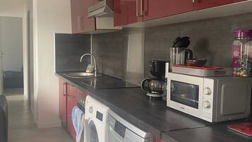 KylskÄp, mikrovÄgsugn, ugn och spishÀll