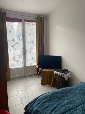 2 chambres, fer et planche à repasser, Wi-Fi gratuit, draps fournis