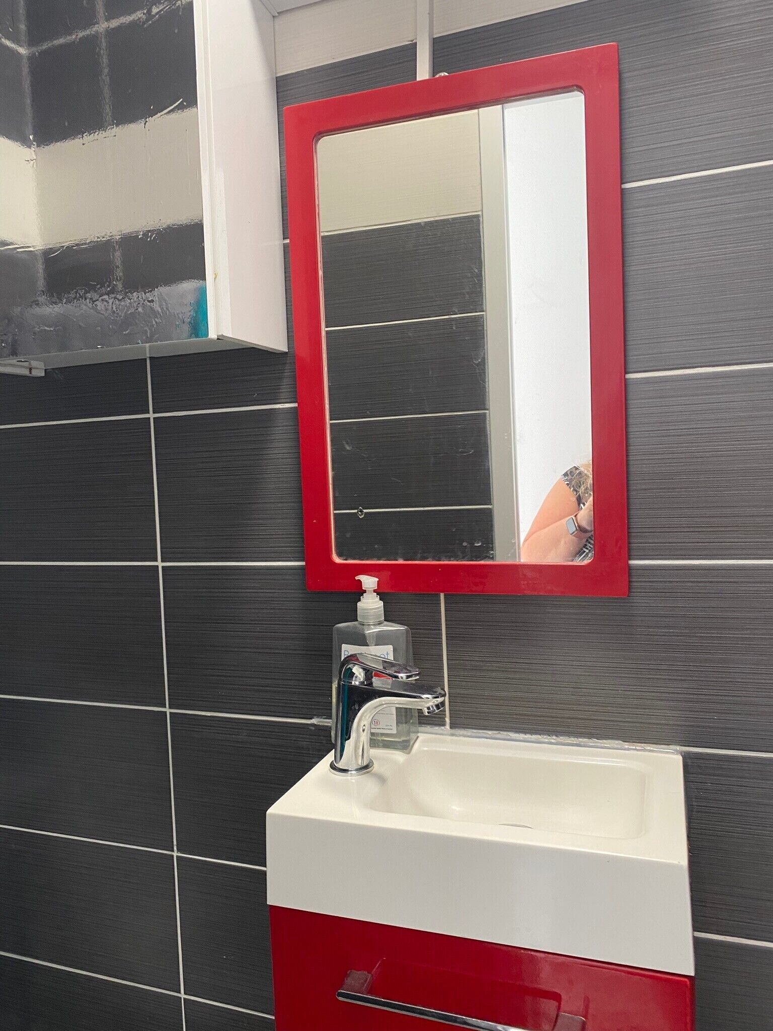 Een douche, een haardroger, handdoeken