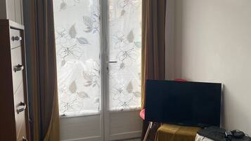 2 slaapkamers, een strijkplank/strijkijzer, gratis wifi, beddengoed