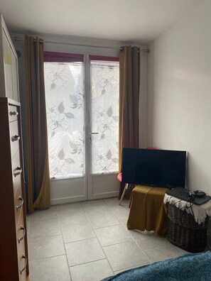 2 habitaciones, tabla de planchar con plancha y wifi gratis 