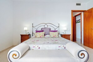 3 soverom, strykejern/-brett, wi-fi (inkludert) og sengetøy