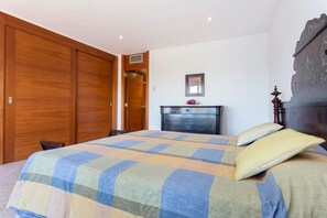 4 slaapkamers, een strijkplank/strijkijzer, gratis wifi, beddengoed