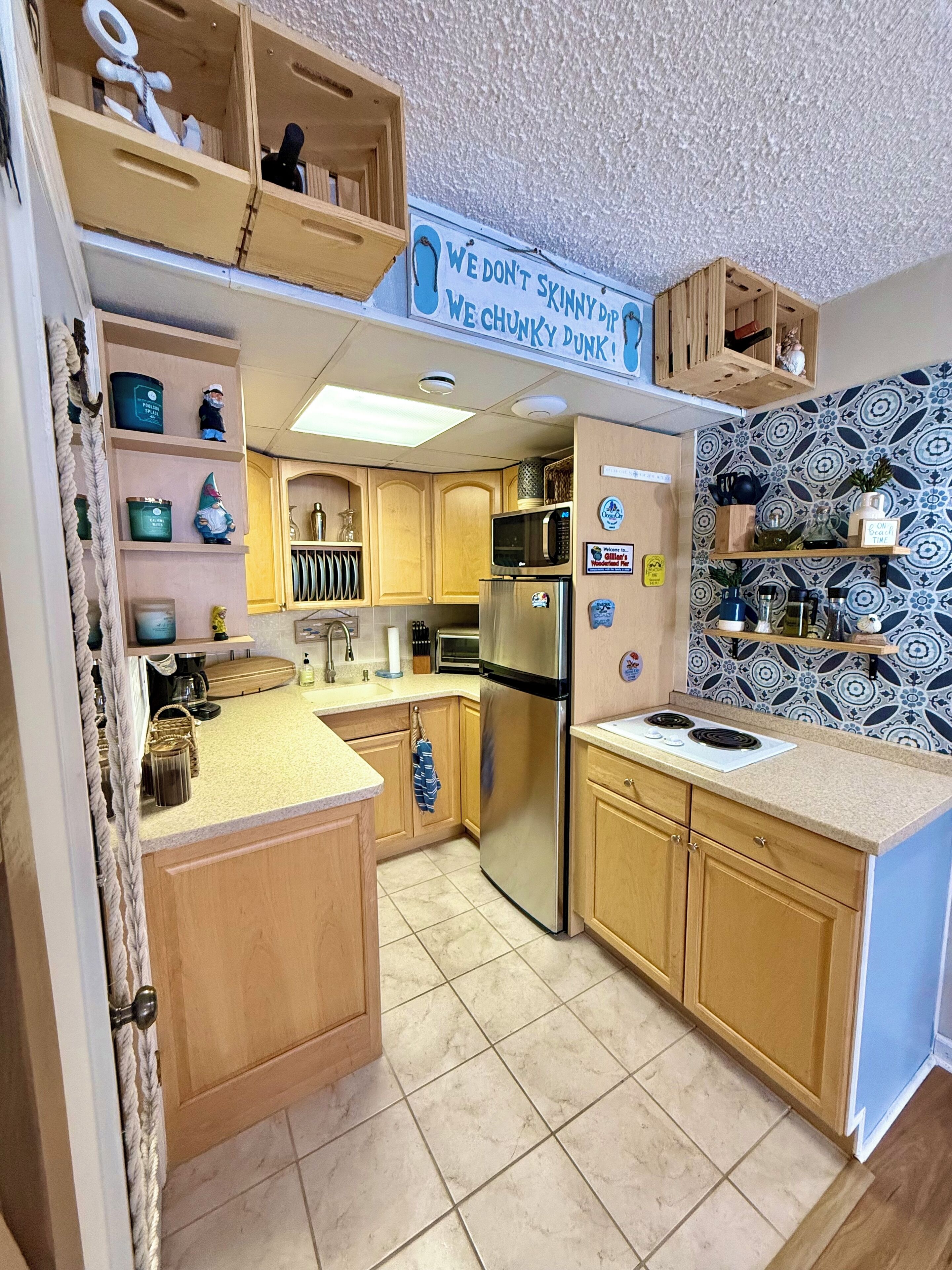 Microwave, stovetop, dishwasher, coffee/tea maker