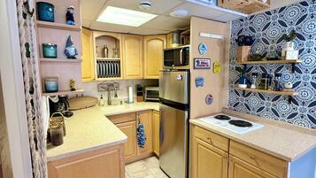 Microwave, stovetop, dishwasher, coffee/tea maker