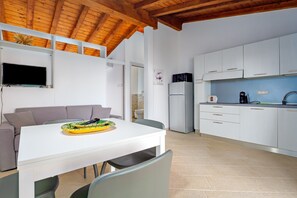 Interior - Apartment 'Appartamento Lato Olbia' with Sea View, Shared Garden and Air Conditioning (Olbia)