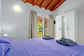 2 bedrooms, bed sheets