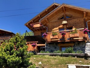 Exterior - Chalet 'Le Jardin D'hiver' with Mountain View, Private Terrace and Wi-Fi (Fontcouverte-la-Toussuire)
