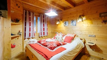 6 bedrooms, iron/ironing board, free WiFi, bed sheets