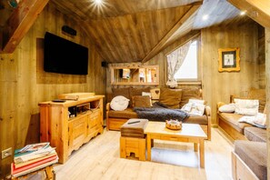 TV, fireplace, ping pong - Chalet 'Le Jardin D'hiver' with Mountain View, Private Terrace and Wi-Fi (Fontcouverte-la-Toussuire)