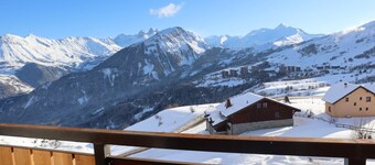 Apartment 'La Centaurée' with Mountain View, Shared Garden and Wi-Fi