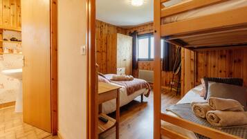 3 bedrooms, iron/ironing board, free WiFi, bed sheets