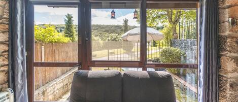 Fernseher, DVD-Player, Stereoanlage