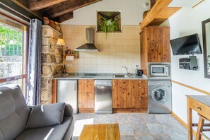 Réfrigérateur, micro-ondes, plaque de cuisson, lave-vaisselle