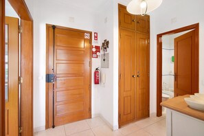 Een douche, handdoeken