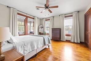 1 bedroom, WiFi, bed sheets - Historical Charm, Comfy & Very Clean 1BR
less than10 min drive to Hospitals (Pineville)