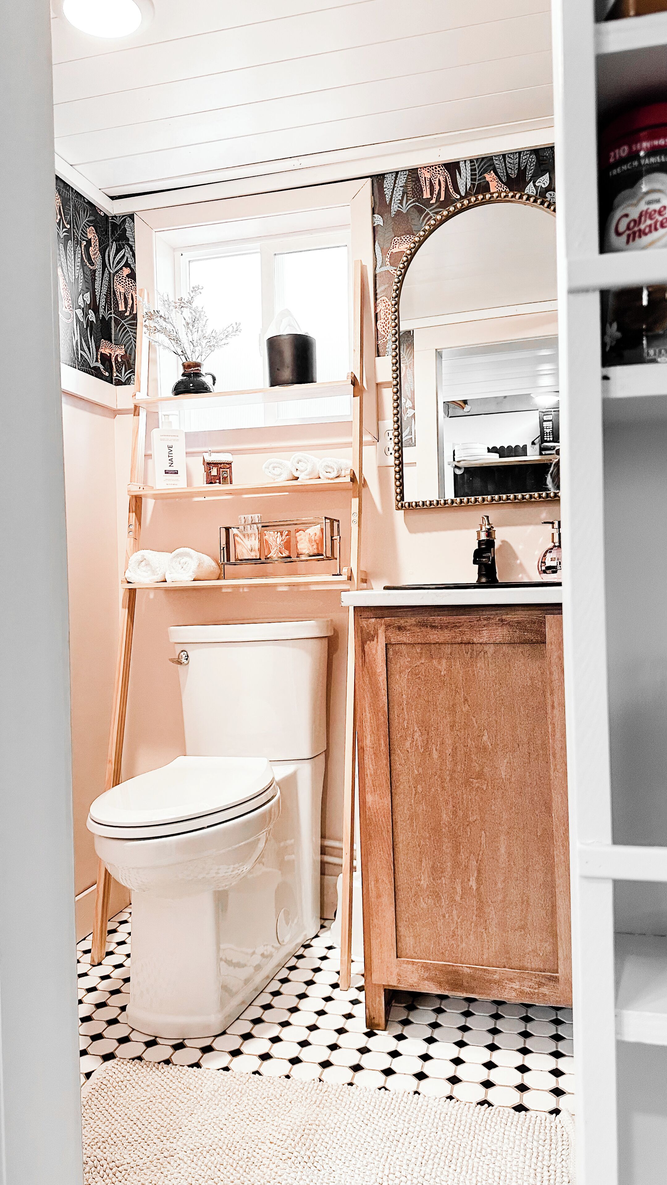 Haartrockner, Handtücher, Seife, Shampoo