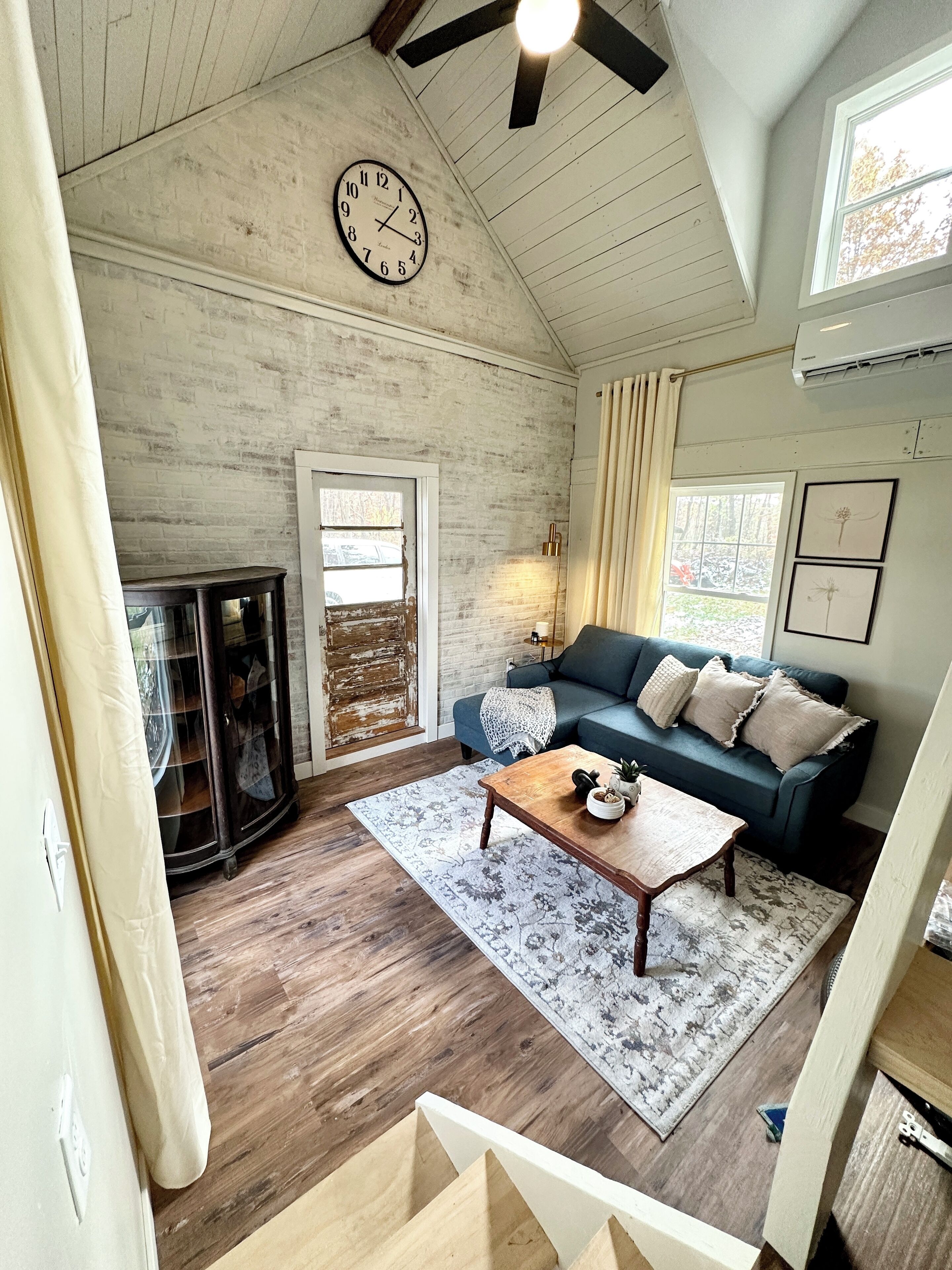 Tiny House + workspace + acreage + near lake