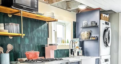 Tiny House + workspace + acreage + near lake