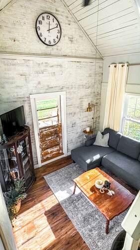 Tiny House + workspace + acreage + near lake