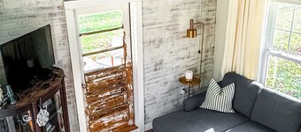 Tiny House + workspace + acreage + near lake