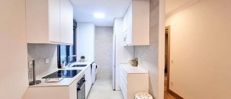 Refrigerador, microondas, horno y lavavajillas