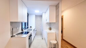 Fridge, microwave, oven, dishwasher - Apartamento Rompeolas (Llanes)