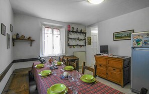 Dining - Awesome home in Valpromaro with WiFi (Valpromaro)