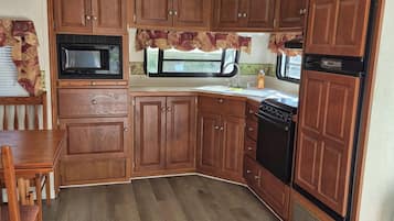 Room | Private kitchen | Microwave
