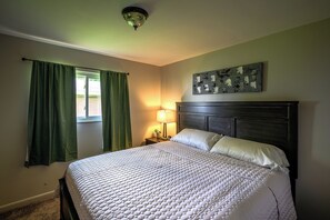 3 slaapkamers, een strijkplank/strijkijzer, gratis wifi, beddengoed