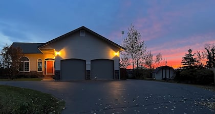 Amazing view, perfect for large families, central Kenai Peninsula location!