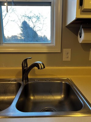 Interior - Location! Halfway between Traverse City and Glen Arbor/Empire/Lake Michigan! (Lake Ann)