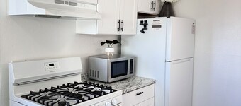 Hooked on the mouth of the Kenai! two bedroom unit with King size bed. Sleeps 6