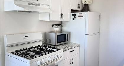 Hooked on the mouth of the Kenai! two bedroom unit with King size bed. Sleeps 6