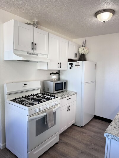 Hooked on the mouth of the Kenai! two bedroom unit with King size bed. Sleeps 6