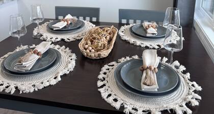 Hooked on the mouth of the Kenai! two bedroom unit with King size bed. Sleeps 6