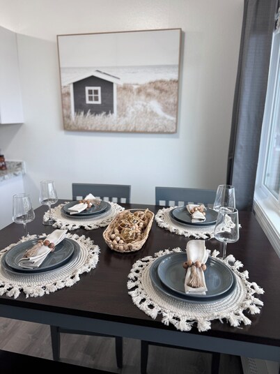 Hooked on the mouth of the Kenai! two bedroom unit with King size bed. Sleeps 6
